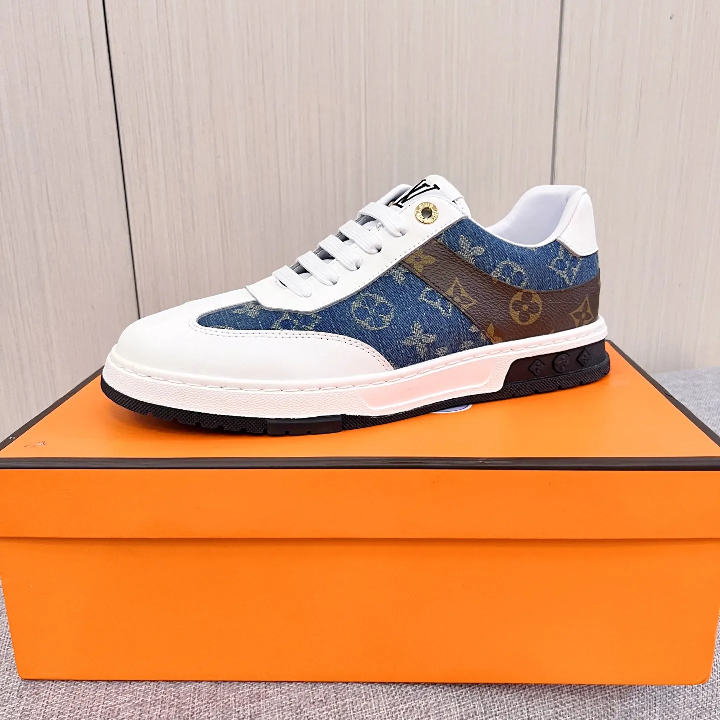 🚘🚘Factory batch 420💰【LV】🔥Louis Vuitton high-end men's shoes brand official website 1:1 latest masterpiece: the upper is made of Italian imported first-layer cowhide with a comfortable and breathable lining➕original non-slip and wear-resistant outsole🔥, making walking more convenient and comfortable! An exclusive new model, a stunning work, a beautiful 1:1 replica [color] compared to the official quality! Create a fashionable personality to set off your uniqueness! A must-have for trendy men! Classic 🔥 Size: 38-44 Color: 🔥 2⃣️ colors available 🔥.